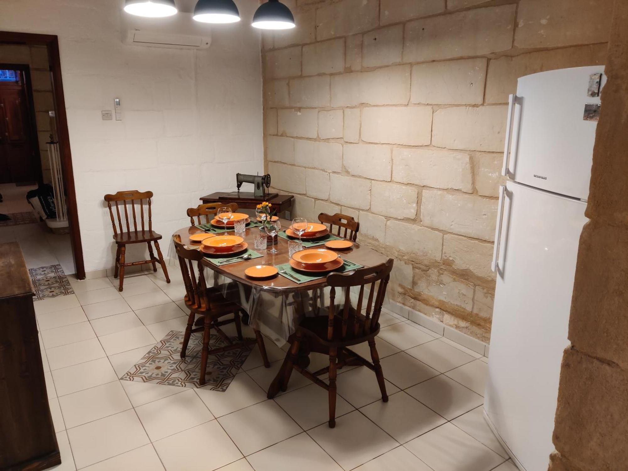 Peaceful Traditional Maltese Townhouse Luqa Exterior photo