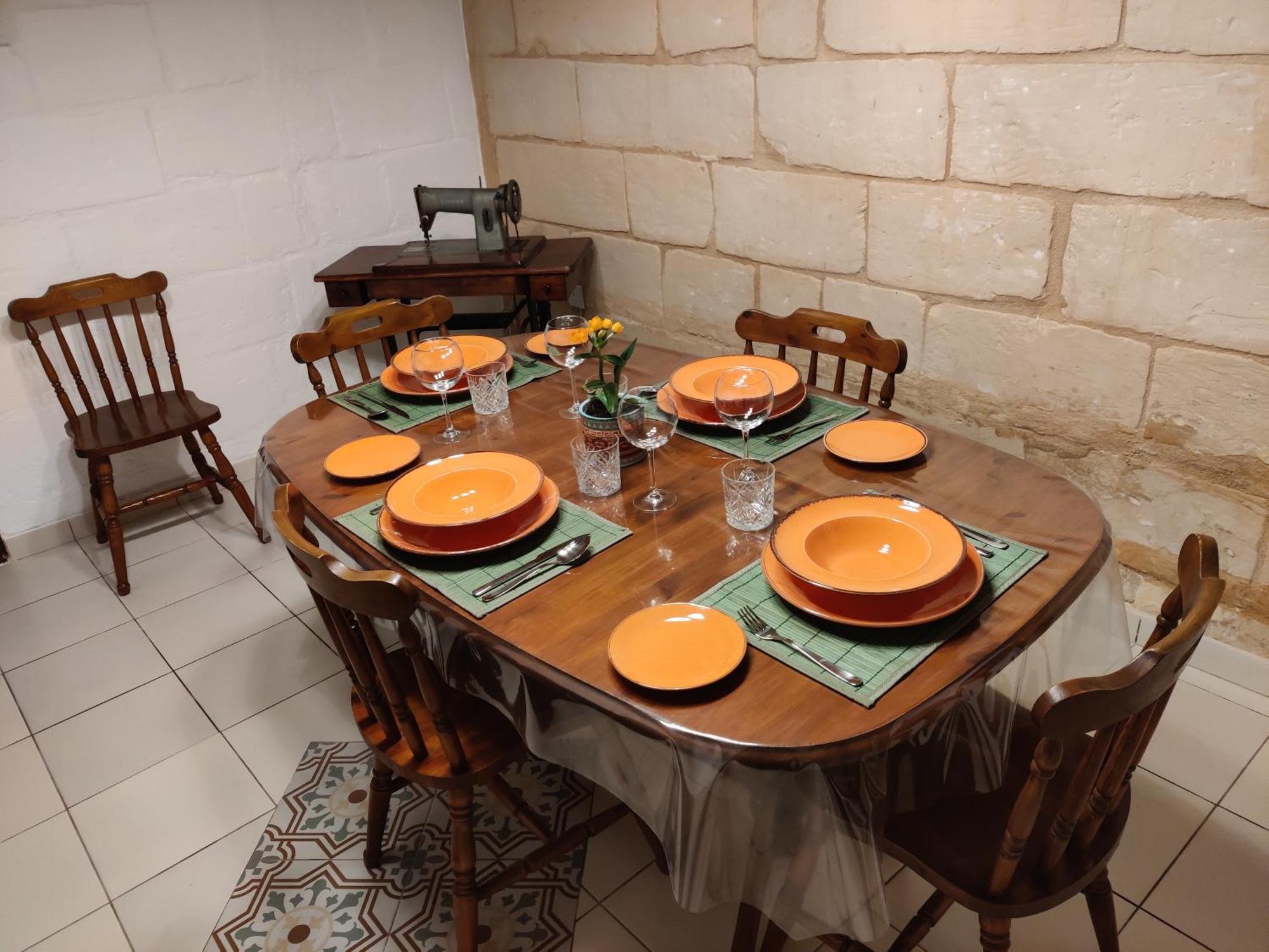 Peaceful Traditional Maltese Townhouse Luqa Exterior photo
